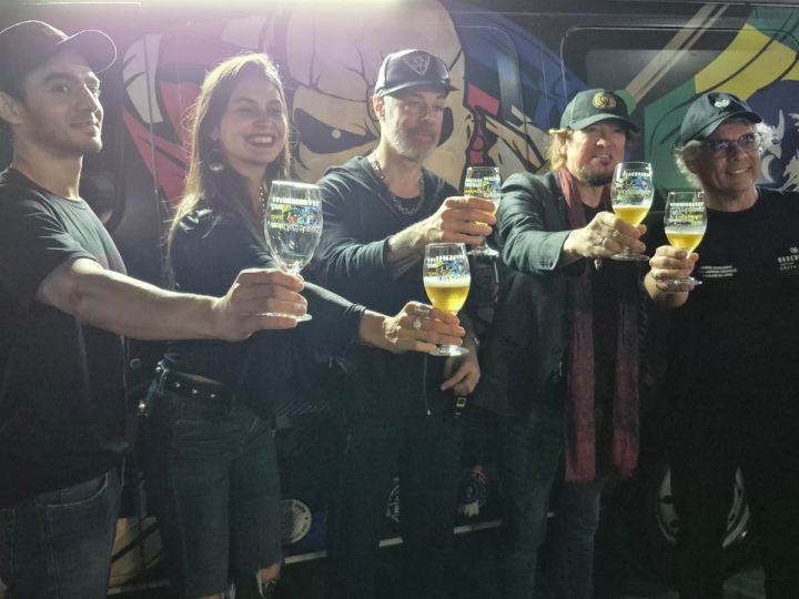 Guitarrista Adrian Smith aprova cerveja da Bodebrown : ”supreendente”