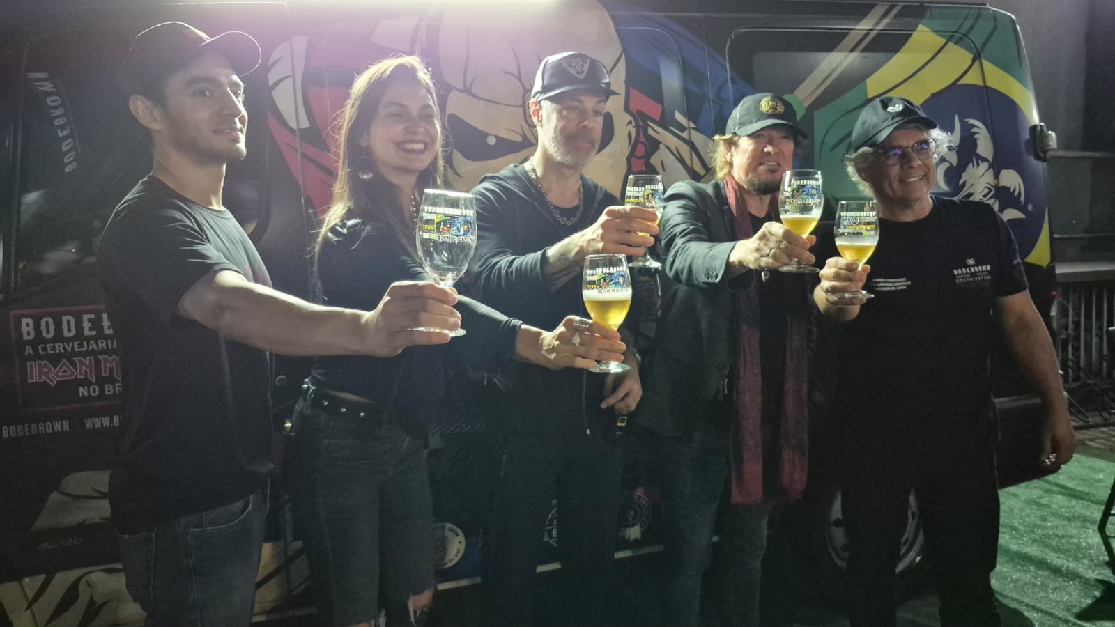 Guitarrista Adrian Smith aprova cerveja da Bodebrown : ”supreendente”