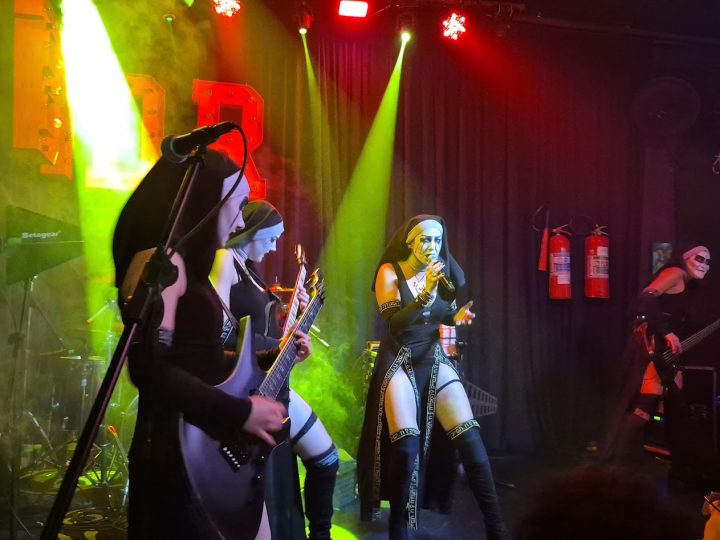 Interação e rock pesado marcam show da Dogma em Curitiba